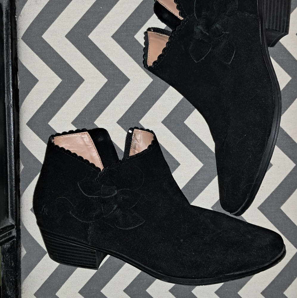 Jack Rogers Women's Kali black Suede Ankle bow Bootie Boot